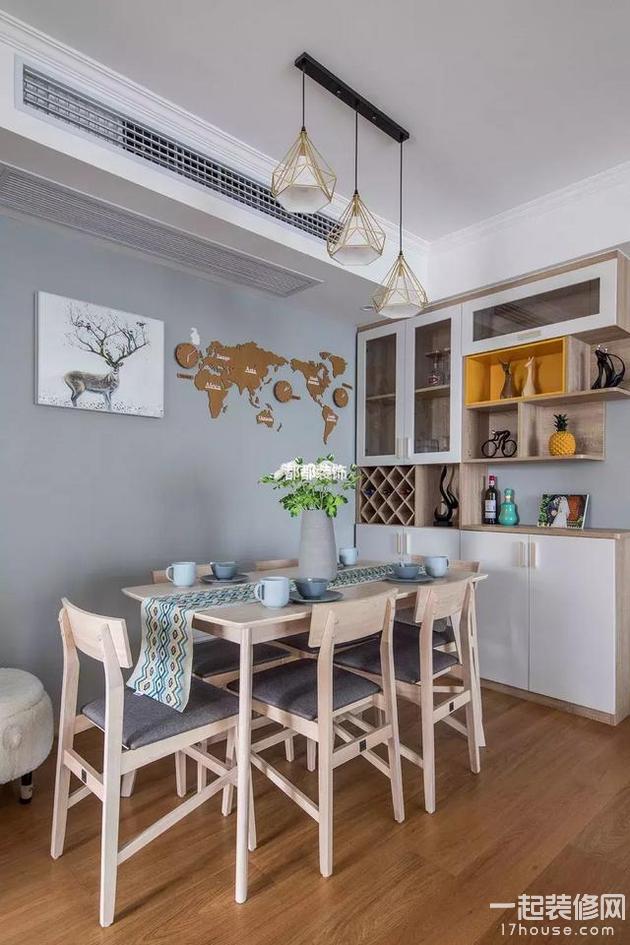 小户型餐厅可以做上一个定制餐边柜,储物空间更多 小户型餐厅可以做上一个定制餐边柜,储物空间更多